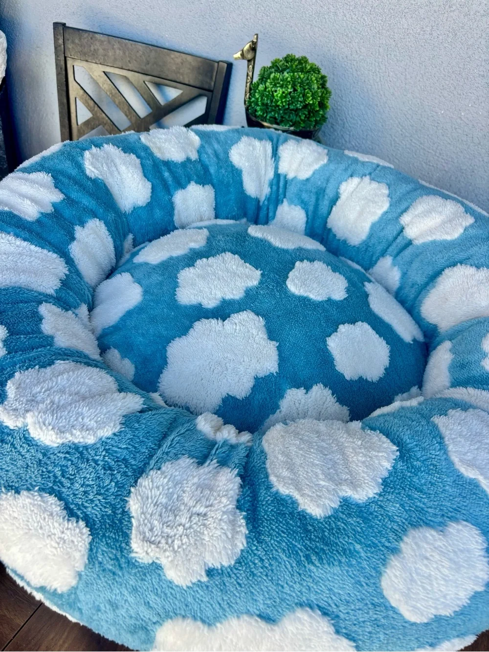 MEDIUM SIZE BLUE CLOUDS PET BED